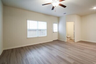 586 Solomon Ln in Brookshire, TX - Building Photo - Building Photo