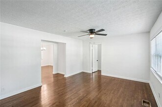 125 Chappell Rd SW, Unit Bldg 1-205 in Atlanta, GA - Building Photo - Building Photo