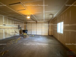 1400 Falcon Dr in Ammon, ID - Foto de edificio - Building Photo