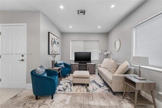 2227 Cody St in Hollywood, FL - Building Photo - Building Photo