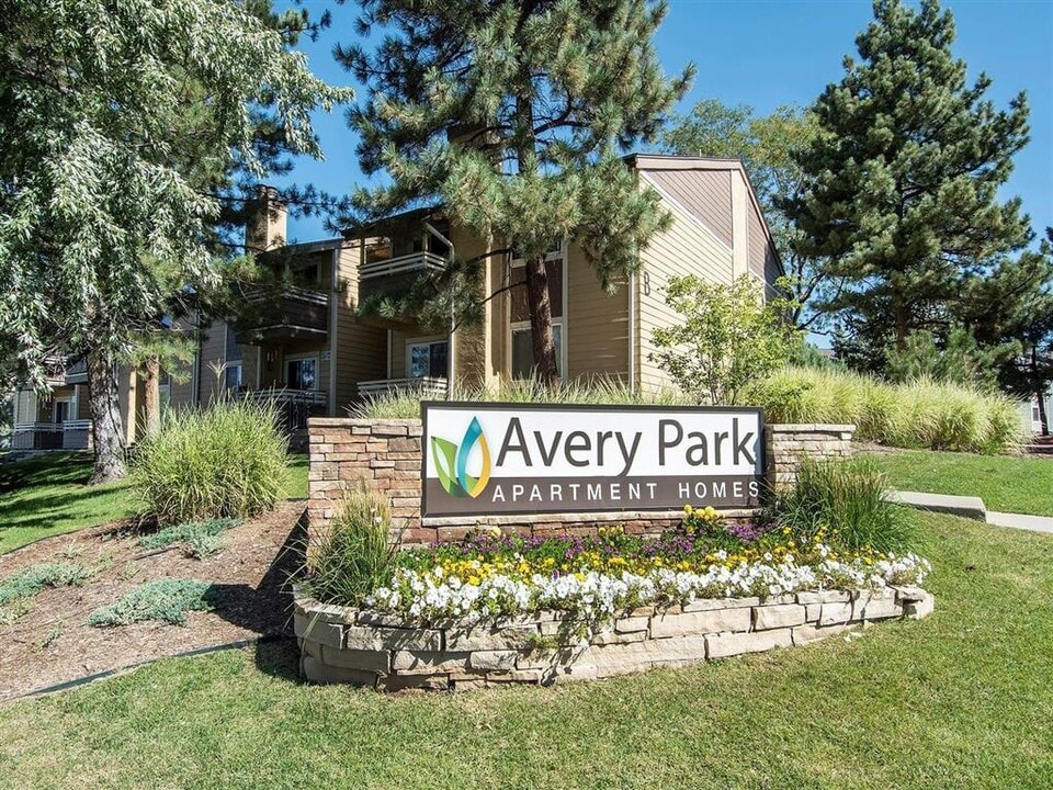 Avery Park in Englewood, CO - Foto de edificio