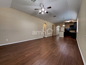 2324 Shady Tree Ln in Conroe, TX - Building Photo - Building Photo