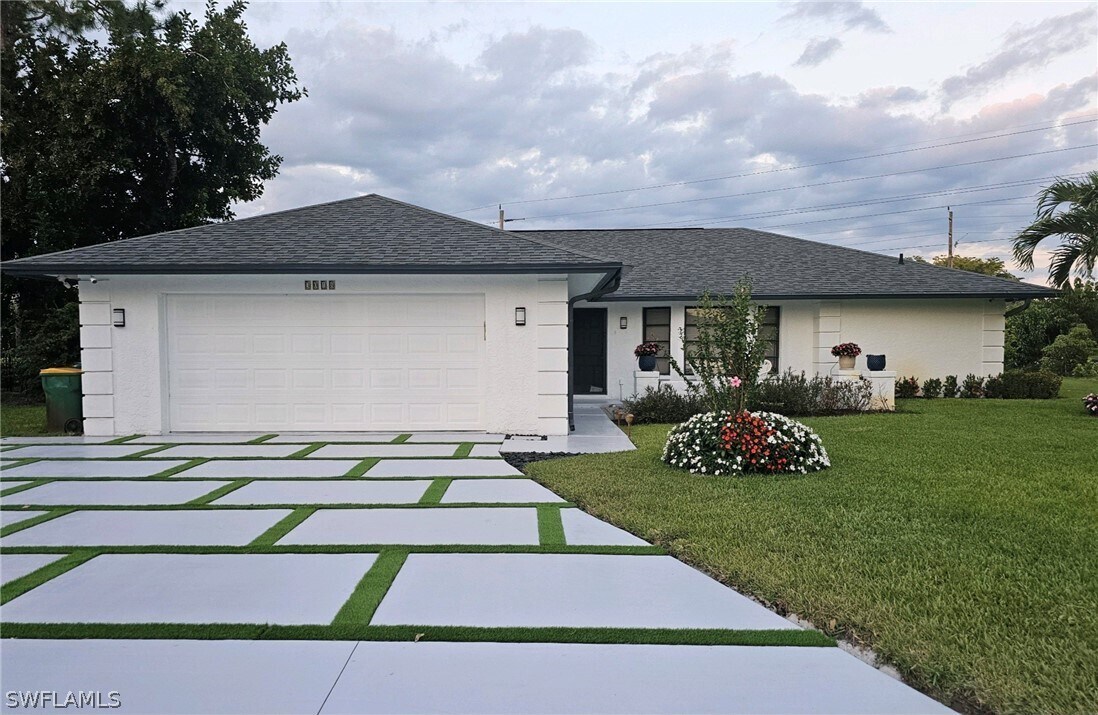 3018 Round Table Ct in Naples, FL - Foto de edificio