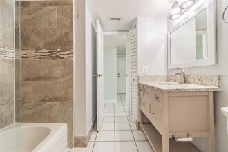 337 S McMullen Booth Rd, Unit Bedroom 2 private in Clearwater, FL - Building Photo - Building Photo