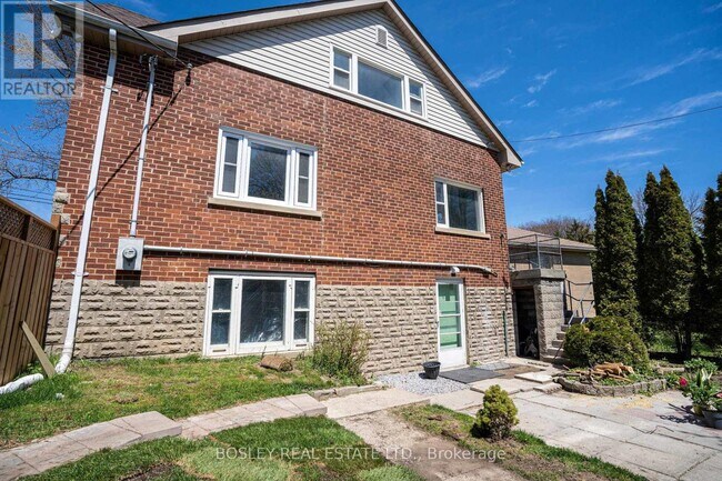 3 Lakehurst Dr in Toronto, ON - Building Photo - Building Photo