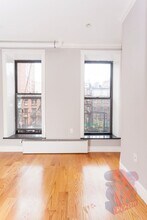 202 E 13th St in New York, NY - Foto de edificio - Building Photo