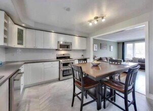 221 Maplegrove Av in Bradford, ON - Building Photo - Building Photo