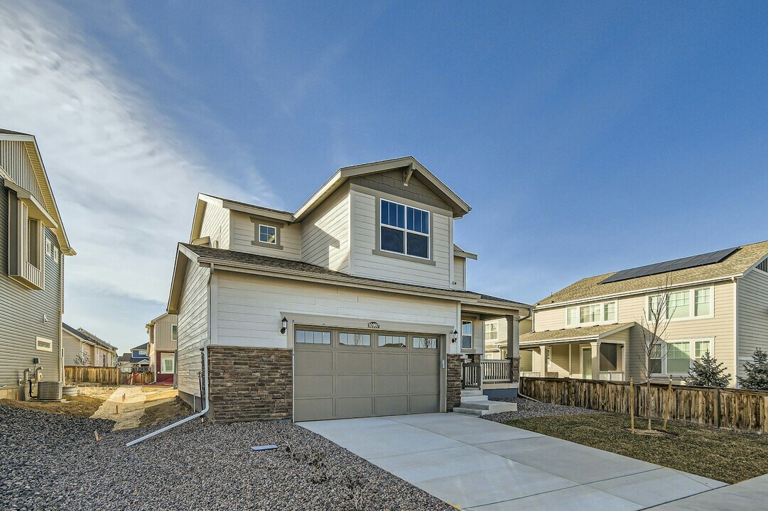 10997 Mobile St in Commerce City, CO - Building Photo