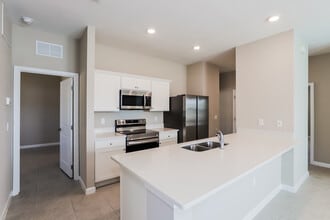 304 Kenilworth Dr in Kissimmee, FL - Building Photo - Building Photo