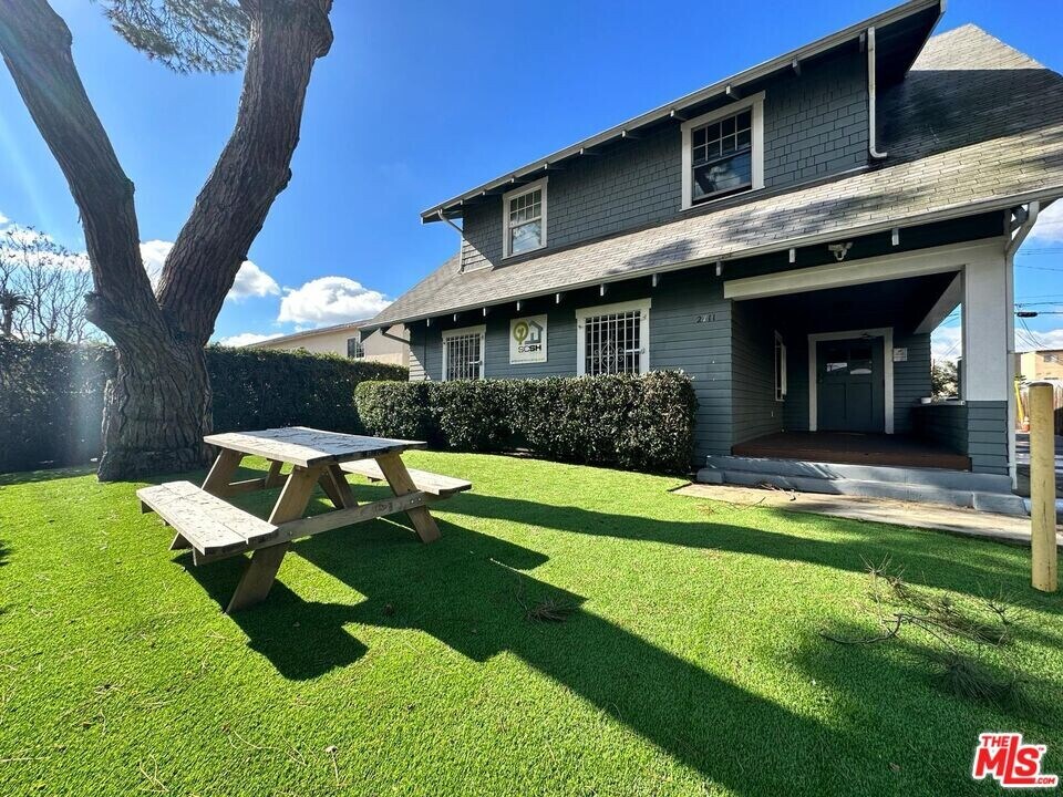 2711 Orchard Ave. in Los Angeles, CA - Building Photo