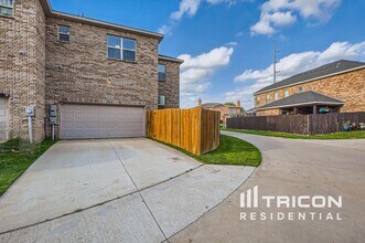 1990 Timber Oaks Dr in Garland, TX - Building Photo - Building Photo