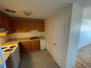 8 Riverside St in Watertown, MA - Building Photo - Building Photo