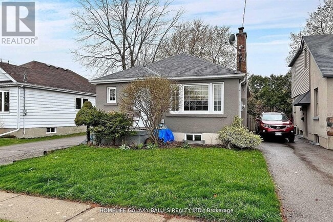 136 Central Park Blvd N in Oshawa, ON - Building Photo - Building Photo