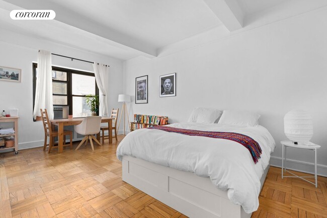337 W 95th St in New York, NY - Building Photo - Building Photo