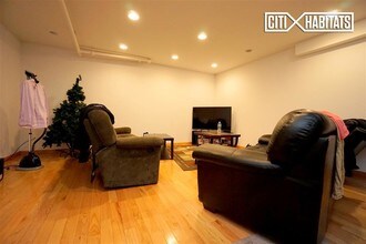 542 E 82nd St-Unit -1 in New York, NY - Building Photo - Building Photo