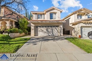 19317 Ackerman Ave in Santa Clarita, CA - Building Photo