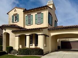 2490 Muirfield Way in Gilroy, CA - Building Photo