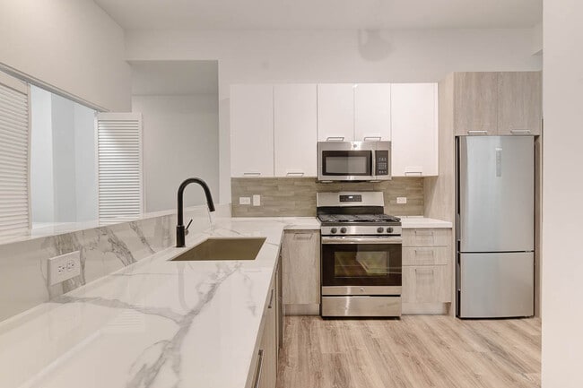 100 E 14th St, Unit 304