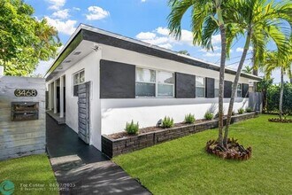 3468 NE 17th Ave in Oakland Park, FL - Foto de edificio - Building Photo