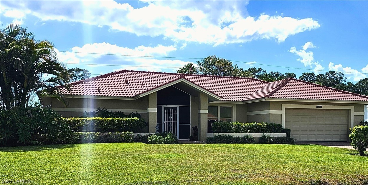 1170 Foxfire Ln in Naples, FL - Building Photo