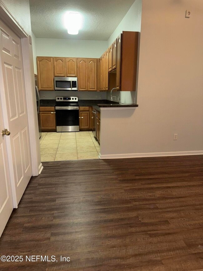 7047 Deer Lodge Cir in Jacksonville, FL - Building Photo - Building Photo