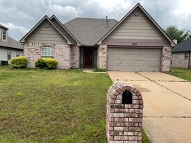 19713 E 38th Pl S in Broken Arrow, OK - Building Photo