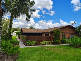 5563 Foxlake Dr, Unit 5563 in North Fort Myers, FL - Building Photo