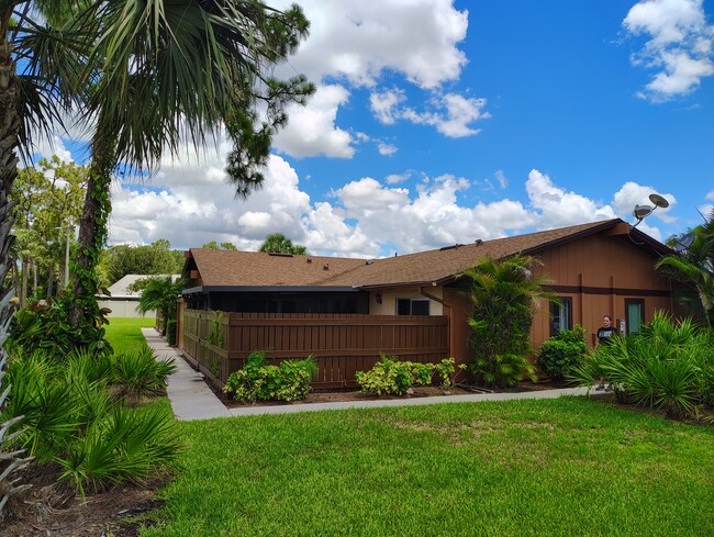 5563 Foxlake Dr, Unit 5563