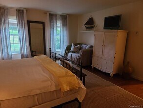 11 Beacham Rd in Rhinebeck, NY - Building Photo - Building Photo