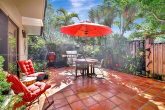 701 NW 98th Cir in Plantation, FL - Building Photo - Building Photo