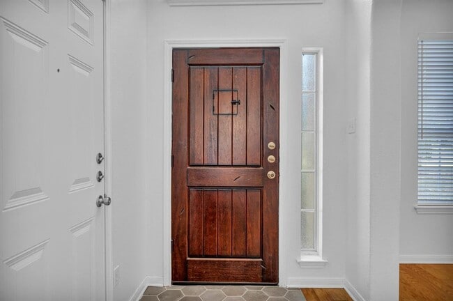 9100 Sommerland Wy in Austin, TX - Building Photo - Building Photo