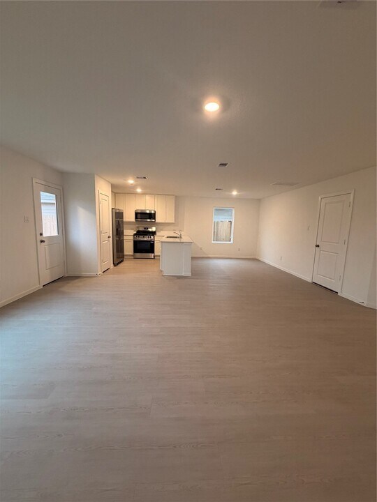 1719 W Stroker Rd in Crosby, TX - Building Photo