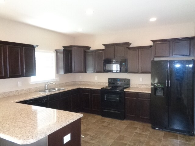 2080 Red Jacket Ter in Spring Hill, TN - Building Photo - Building Photo