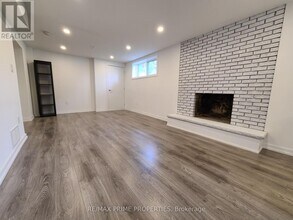 22 Oakhurst Dr in Toronto, ON - Building Photo - Building Photo