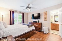 127 Crookham Ct photo'