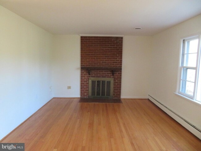 26 Lakeside Dr in Greenbelt, MD - Building Photo - Building Photo