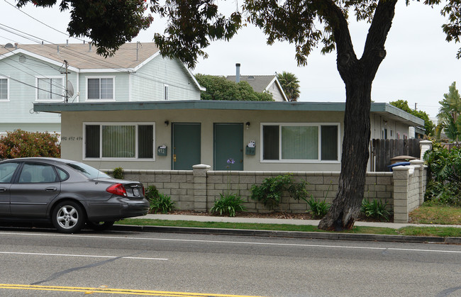 490-494 S Seaward Ave in Ventura, CA - Foto de edificio - Building Photo