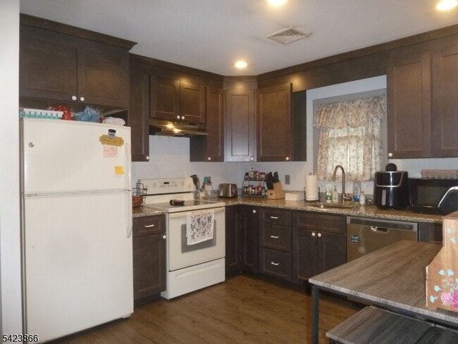 72 Kennedy Rd in Andover, NJ - Building Photo - Building Photo