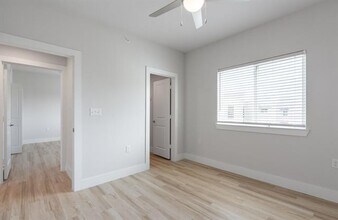 1101 Biloxi Dr in Ennis, TX - Building Photo - Building Photo