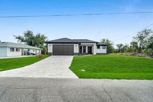 7054 Rosemont Dr in Englewood, FL - Building Photo