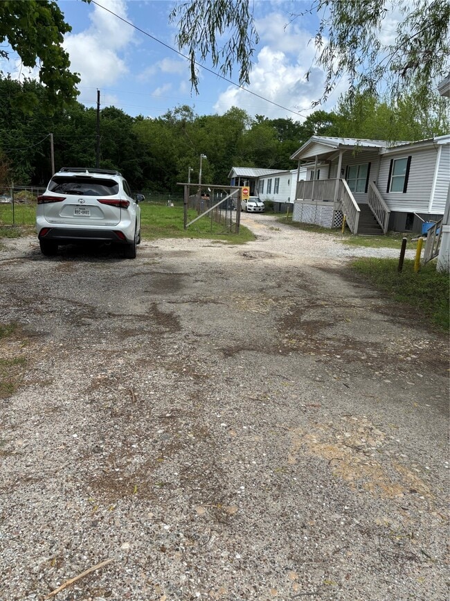 4915 Apache Ln in Crosby, TX - Building Photo - Building Photo