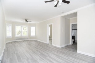 655 W Roscoe St, Unit 2 in Chicago, IL - Building Photo