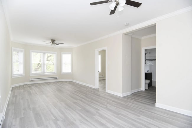 655 W Roscoe St, Unit 2