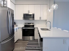 610 Farmstead Dr in Milton, ON - Building Photo - Building Photo