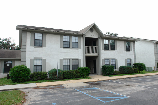 Oak Tree Park Apartments in Fort Walton Beach, FL - Foto de edificio - Building Photo