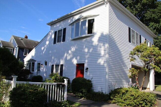 3 Maple St in Milford, CT - Building Photo - Building Photo