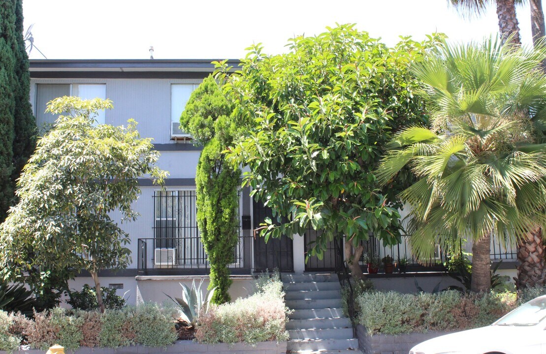 1001 N Curson Ave ( 7609 Romaine ) in Los Angeles, CA - Foto de edificio