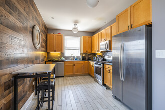 Avenue on Kenwood - Co-Living in Chicago, IL - Building Photo - Building Photo