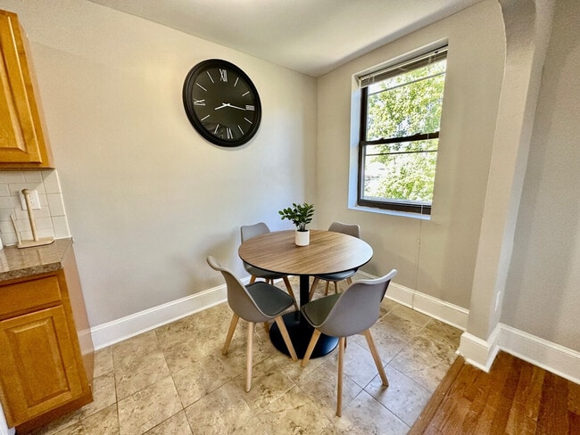236 W Walnut Ln in Philadelphia, PA - Building Photo - Building Photo