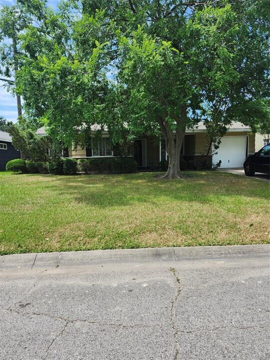 5142 Stuyvesant Ln in Houston, TX - Building Photo